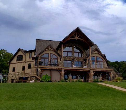 Cabin or rustic style residential home exterior